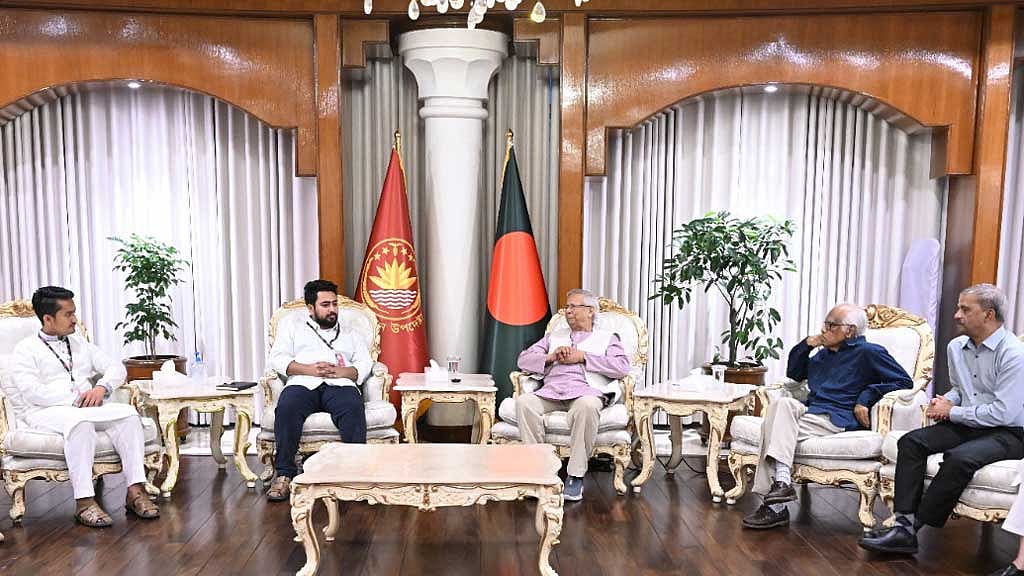 প্রধান উপদেষ্টার সঙ্গে জাতীয় নাগরিক পার্টি-এনসিপির প্রতিনিধিদলের বৈঠক। ছবি: পিআইডি