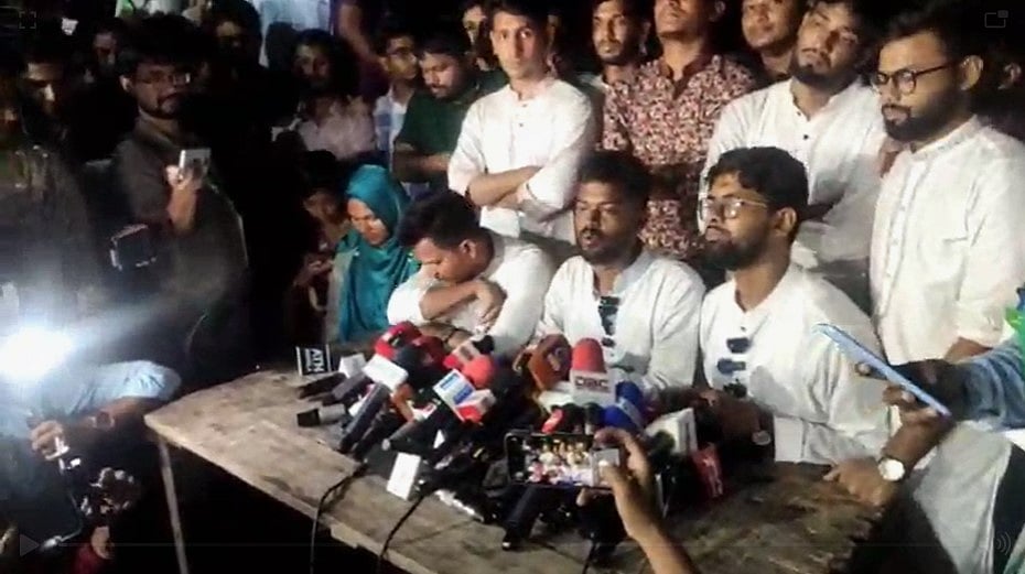 ভোট শেষে অনিয়মের অভিযোগ তুলে ধরতে সংবাদ সম্মেলনে আসেন ছাত্রদল নেতারা।