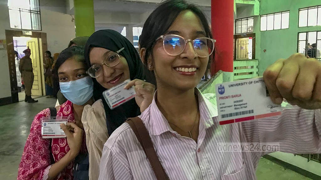 ১৫ অক্টোবর ২০২৫: চট্টগ্রাম বিশ্ববিদ্যালয় কেন্দ্রীয় ছাত্র সংসদ (চাকসু), হল ও হোস্টেল সংসদের ভোটগ্রহণ হয় ৩৫ বছর পর। এ বিশ্ববিদ্যালয়েও বিজয়ী হয় ইসলামী ছাত্রশিবির। ছবি: সুমন বাবু