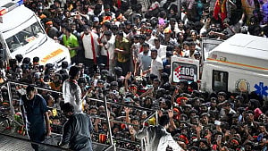 বিজয়ের সমাবেশে প্রাণহানির ঘটনায় মামলা, ক্ষতিপূরণ দেওয়ার প্রতিশ্রুতি
