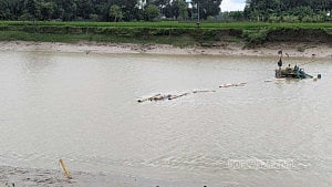 কক্সবাজারের বাঁকখালী নদীতে ভেসে এসেছে নারীর লাশ
