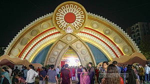 বনানী মণ্ডপে জমকালো ষষ্ঠী