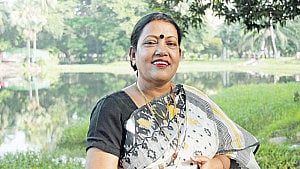 'খাঁচা ভেঙে অচিন পাখি হয়ে উড়ে গেলি': ফরিদা পারভীনের প্রয়াণে শিল্পীদের শোক