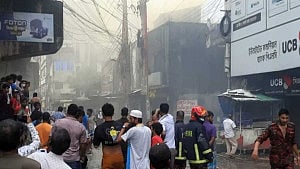 4 firefighters burnt in Tongi chemical warehouse blaze