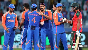 India crush Tigers to storm into final