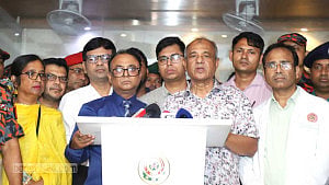 টঙ্গীতে দগ্ধ ফায়ার সার্ভিসের কর্মীদের অবস্থা ‘আশঙ্কাজনক'