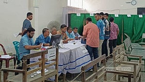 Rain dampens JUCSU polls, uneven turnout in first 3 hours
