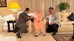 Khaleda meets Palestinian envoy