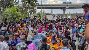 Garment workers block Dhaka’s Kuril