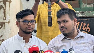 ডাকসু নির্বাচন: বাকেরকে সমর্থন জানিয়ে সরে দাঁড়ালেন মাহিন