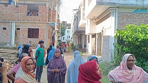 Family of 3 found dead in Manikganj