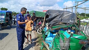 মানিকগঞ্জে অটোরিকশা ও সিমেন্ট বোঝাই ট্রাকের সংঘর্ষে নিহত ২