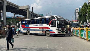 Transport workers' blockade gridlocks Mohakhali