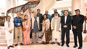 Yunus meets Hindu leaders to discuss Durga Puja