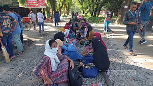 BAU students block Dhaka-Mymensingh railroad