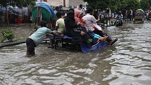 ঢাকা দক্ষিণে জলাবদ্ধতার ৩৩ ‘হটস্পট’ শনাক্ত, বললেন প্রশাসক