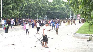 Worker killed in clash at Nilphamari EPZ
