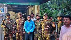 নোয়াখালীতে পাচারকালে ৬৭০ বস্তা ইউরিয়া সার জব্দ
