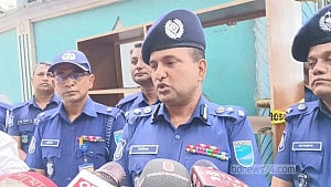 ‘নুরাল পাগলা’র মাজারে হামলা: নিরপরাধ কাউকে হয়রানি নয়, বললেন ডিআইজি