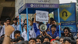 তেজগাঁওয়ে পলিটেকনিক শিক্ষার্থীদের অবরোধ