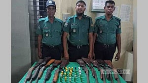 রংপুরে পরিত্যক্ত বস্তায় ছিল ১০টি বন্দুক, ৩৬ গুলি