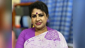 সাতক্ষীরা জেলা আওয়ামী লীগের নেতা ও কণ্ঠশিল্পী রত্না গ্রেপ্তার