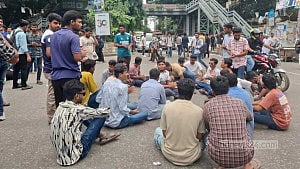 Protest outside Titumir College halts traffic in Mohakhali