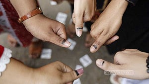 নির্বাচনের সমীকরণ এবং ভিন্ন কণ্ঠের ভবিষ্যৎ