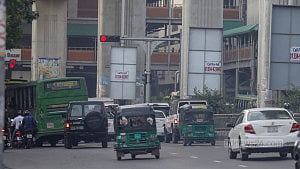 ঢাকার মোড়ে নতুন ট্রাফিক সিগন্যাল