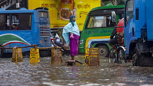জলাবদ্ধতার সঙ্গে খানাখন্দ, ভোগান্তি মিরপুরে