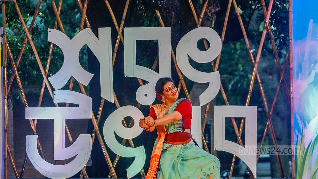 ২৬ সেপ্টেম্বর চারুকলার বকুলতলায় ‘শরৎ উৎসব’ আয়োজন করে ‘ষড়ঋতু উদযাপন জাতীয় কমিটি’।