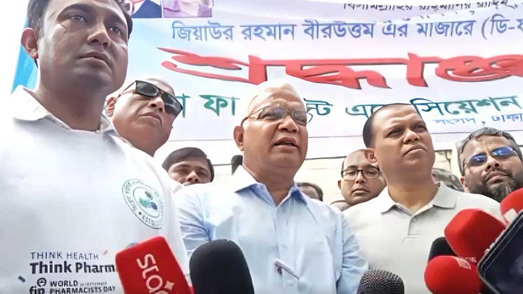 জিয়াউর রহমানের সমাধি প্রাঙ্গণে এজেডএম জাহিদ হোসেন