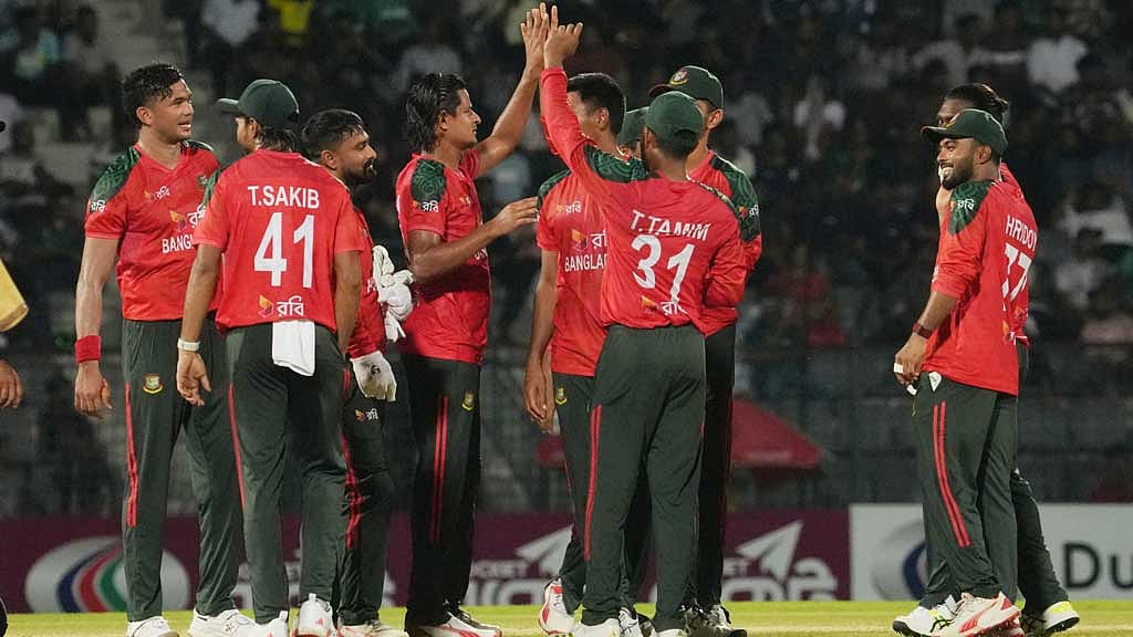 বৃষ্টিতে ভেসে গেল তৃতীয় টি-টোয়েন্টি