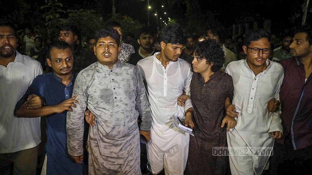 Jatiyatabadi Chhatra Dal activists stage a protest march inside the University Laboratory School and College after being denied entry. Photo: Mahmud Zaman Ovi