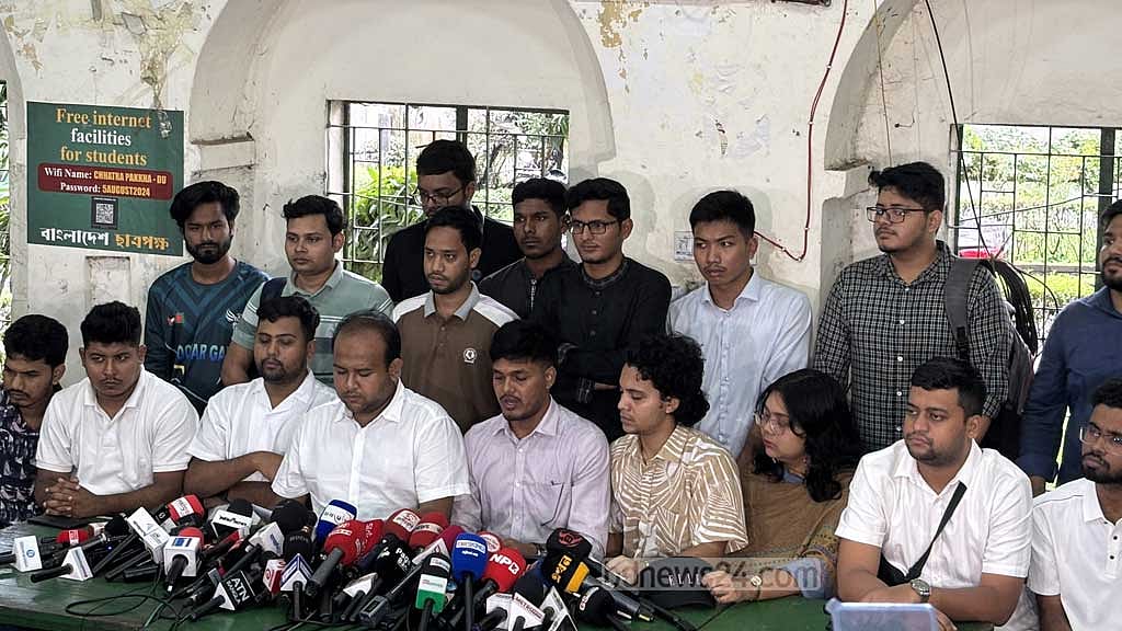 ডাকসু নির্বাচনে অনিয়মের অভিযোগ তুলে গত ২৬ সেপ্টেম্বর সংবাদ সম্মেলন করে ছাত্রদল।