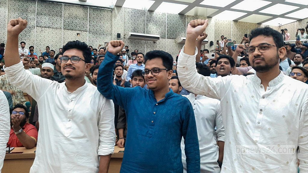 ডাকসুর শীর্ষ তিন পদে বিজয়ী শিবিরের সাদিক কায়েম, এসএম ফরহাদ ও মহিউদ্দীন খান। 