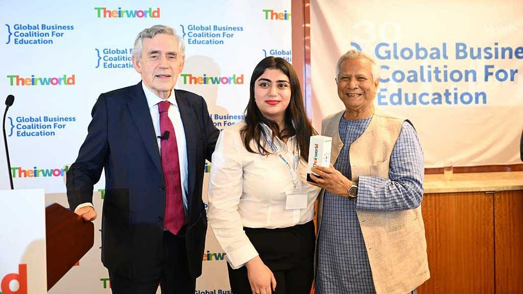 যুক্তরাজ্যের সাবেক প্রধানমন্ত্রী গর্ডন ব্রাউন (বাঁয়ে) ও মুহাম্মদ ইউনূস।