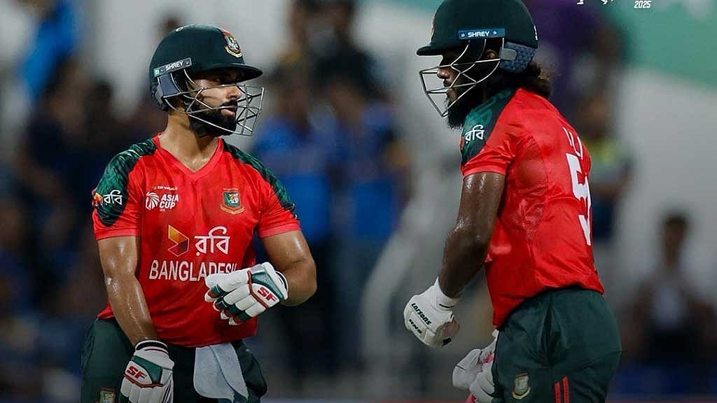 শামীম হোসেন ও জাকের আলির জুটিতে রান আসে রেকর্ড ৮৬। 