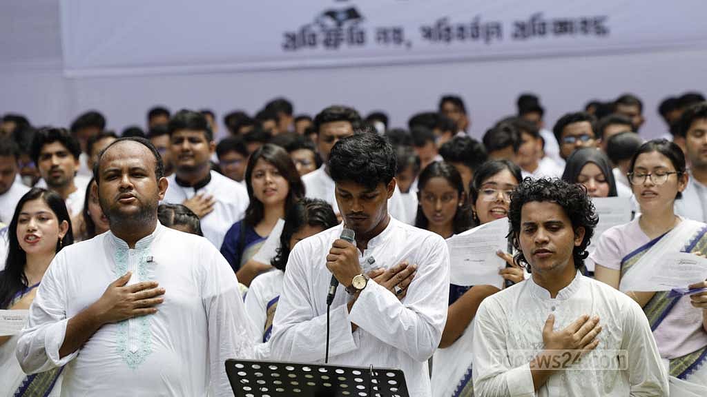 ডাকসু নির্বাচনের আগে গত বছরের ৭ সেপ্টেম্বর ‘আনন্দময় ও নিরাপদ ক্যাম্পাস’ গড়ার শপথ নেন জাতীয়তাবাদী ছাত্রদলের প্রার্থীরা।