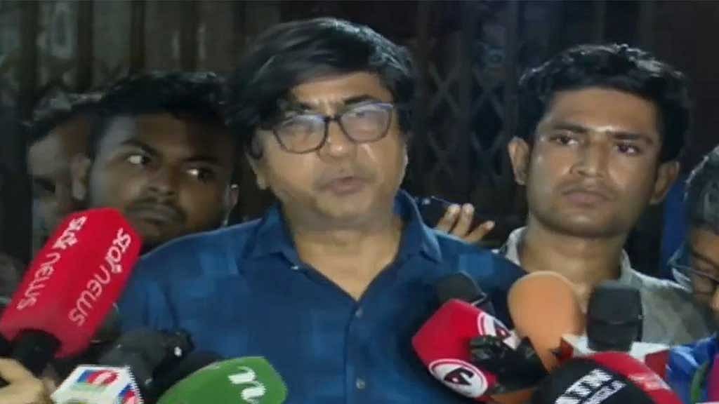 অধ্যাপক মাফরুহী সাত্তার শুক্রবার রাতে নির্বাচন কমিশন থেকে সরে দাঁড়ানোর ঘোষণা দেন।