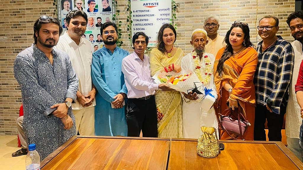 বিদায় অনুষ্ঠানে খোরশেদ আলম। ছবি: চলচ্চিত্র সাংবাদিক সমিতির সৌজন্যে। 