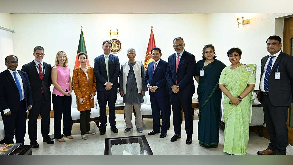 On Sept 15, in Tejgaon, Dhaka, a delegation led by US Assistant Trade Representative Brendan Lynch met with Chief Advisor Muhammad Yunus at his office. The meeting came three days before the election, following a trade agreement signed with Washington. (Photo: PID)