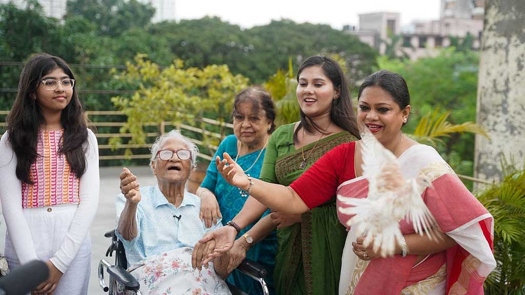 ‘আমাদের মুস্তাফা মনোয়ার’ অনুষ্ঠানের দৃশ্য। ছবি: চ্যানেই আইয়ের সৌজন্যে।      
