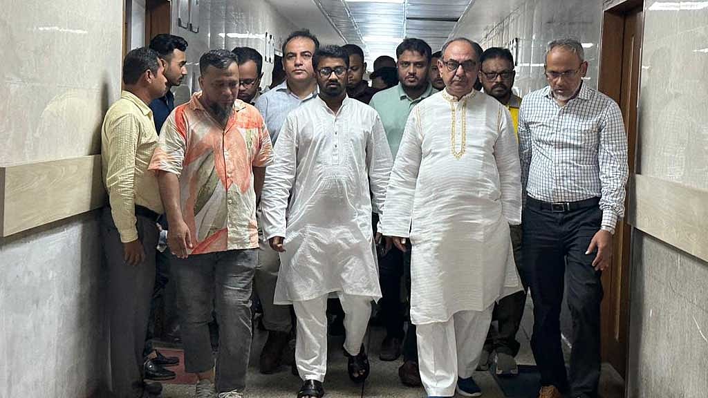 বিএনপি নেতা মির্জা আব্বাস ও গণঅধিকার পরিষদ নেতা রাশেদ খান।