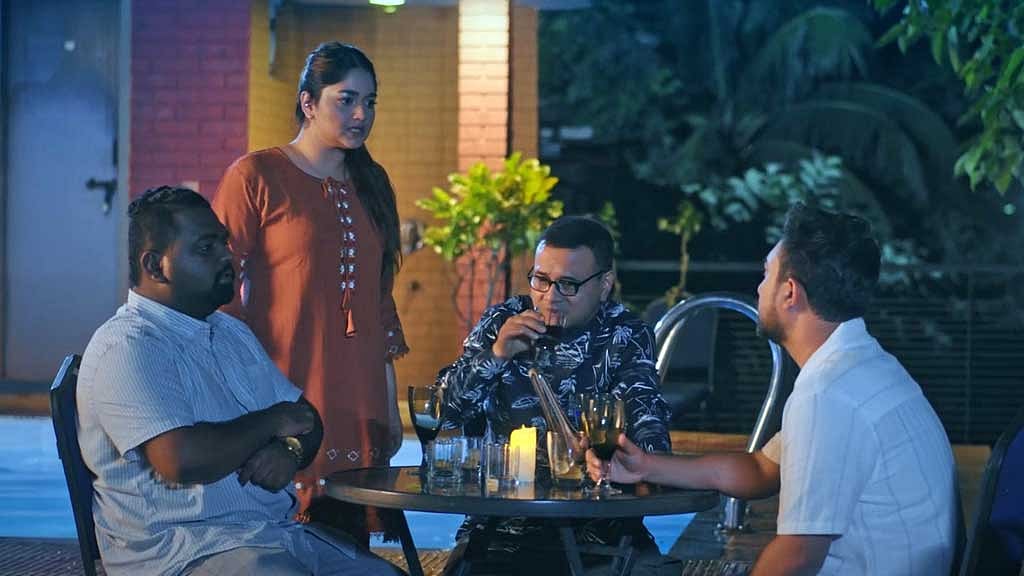 'সহযাত্রী' নাটকের দৃশ্য। ছবি: চ্যানেল আইয়ের সৌজন্যে।
