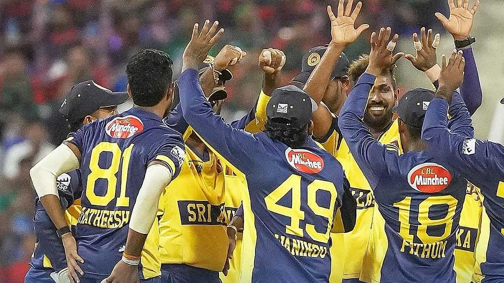 বল হাতে শ্রীলঙ্কার শুরুটা হয় দুর্দান্ত। ছবি: শ্রীলঙ্কা ক্রিকেট। 