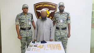শাহজালালে ৪৩ ভরি স্বর্ণালংকারসহ আটক ১
