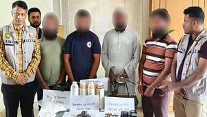 বিস্ফোরক, আগ্নেয়াস্ত্রসহ ৪ ‘উগ্রবাদী’ গ্রেপ্তার, সাংগঠনিক পরিচয় নিয়ে ধোঁয়াশা