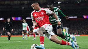 Arsenal scrape past Sporting into semis