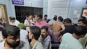 ব্রাহ্মণবাড়িয়ায় নির্মাণাধীন ভবনের দুর্ঘটনার সালিস বৈঠকে দেয়াল ধস, আহত ৩